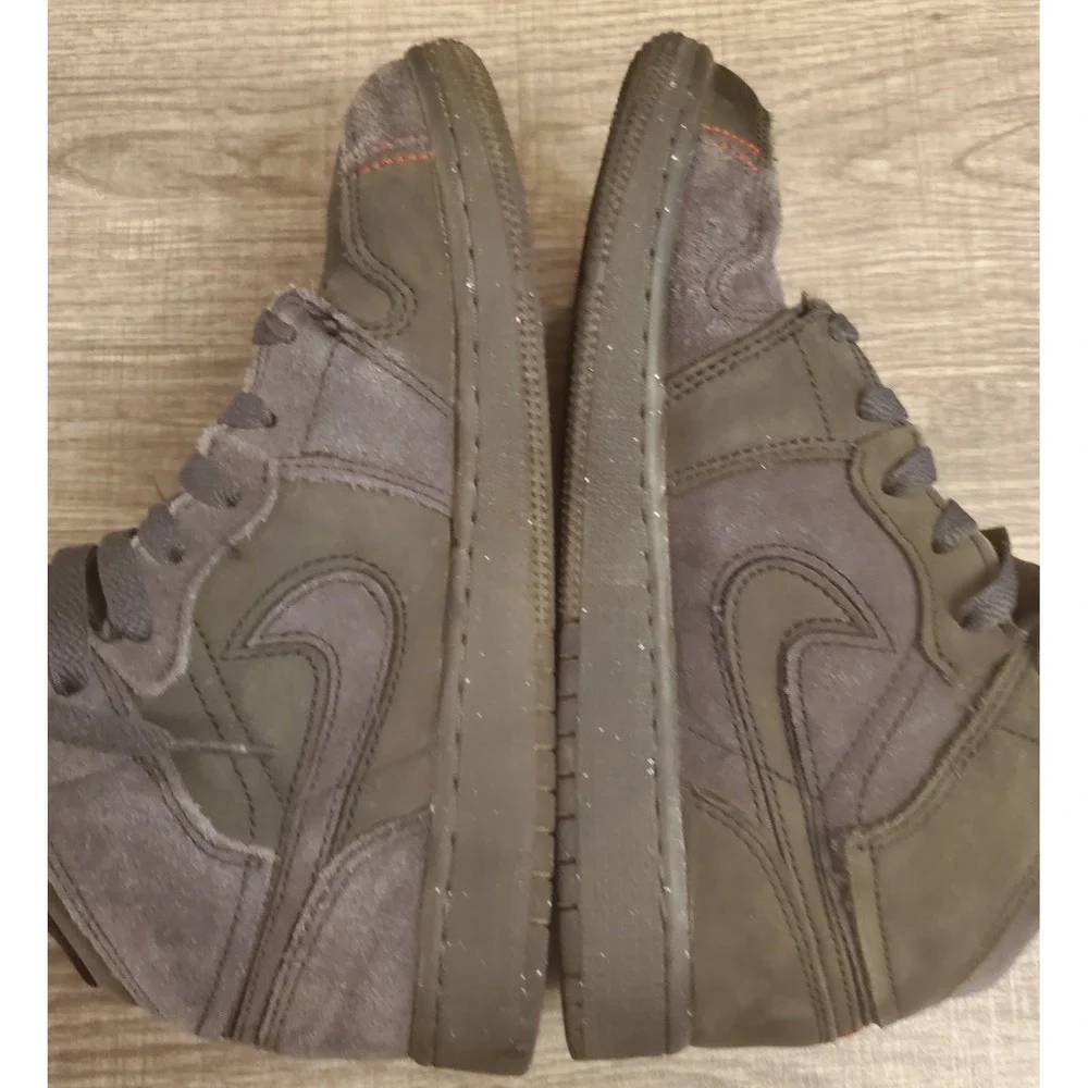 Air Jordan 1 Mid SE Craft Sneakers Youth Size‎ 4Y Smoke Gray Black Red